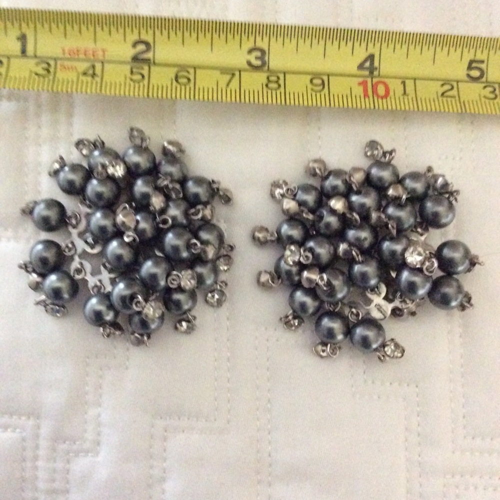 Vintage faux pearl and rhinestone earrings (clip) - Picture 4 of 5